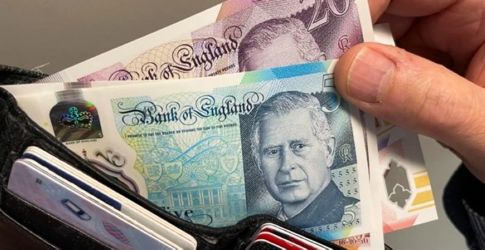 الإسترليني يصعد والبورصة البريطانية تغلق على ارتفاع