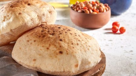 بعد ارتفاع البنزين.. شعبة المخابز تكشف عن حقيقة زيادة أسعار الخبز المدعم|فيديو