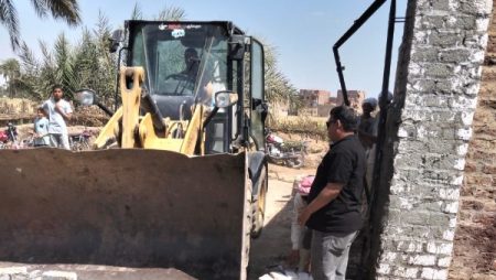 إزالة 6 حالات تعد على أراضي زراعية وأملاك دولة بأسيوط