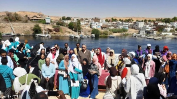 انطلاق مبادرة يوم المشي بمشاركة سيدات وفتيات في أسوان