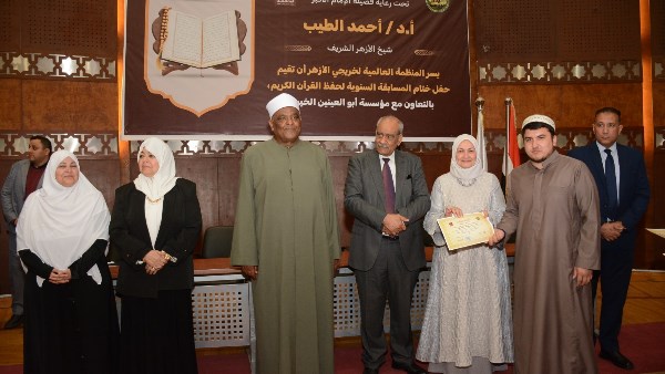 سمية أبو العينين: نفتخر بالطلاب الوافدين حفظة القرآن الكريم