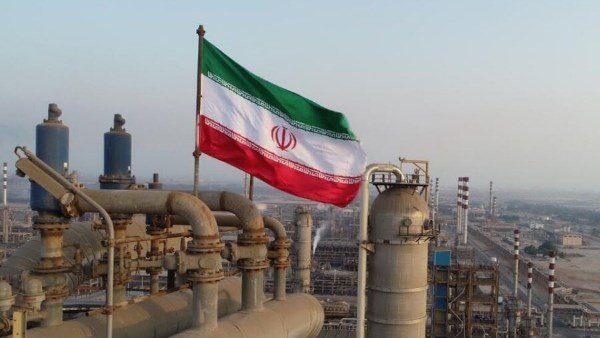 أمريكا تبحث مع بنوك عالمية العقوبات على نفط إيران