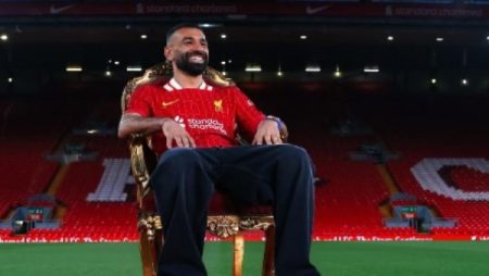 بعد تجديد عقده.. محمد صلاح يتألق بسيارة قيمتها 30 مليون جنيه| صور