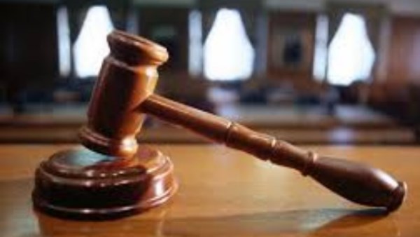 محاكمة حداد مسلح قتـ ل زوجته حرقا أثناء النوم.. غدًا