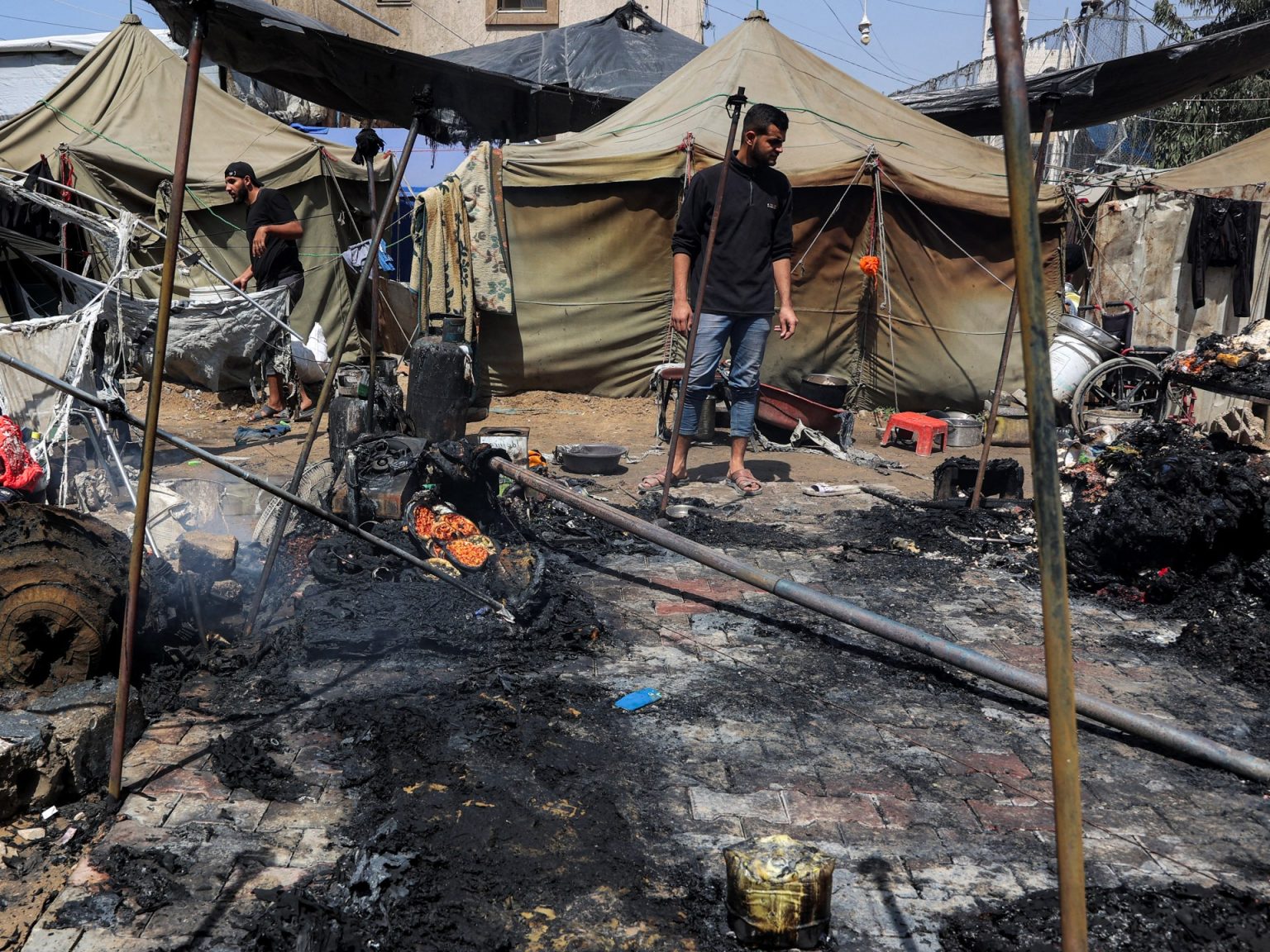 25 شهيدا بقصف متواصل وداخلية غزة تحذر من اتصالات مشبوهة