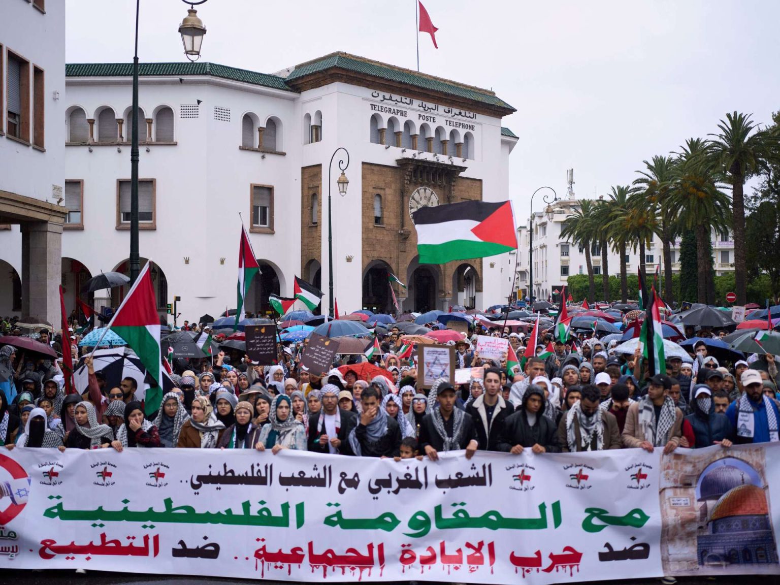 مغاربة يحتجون بميناء الدار البيضاء على رسو سفينة متجهة لإسرائيل