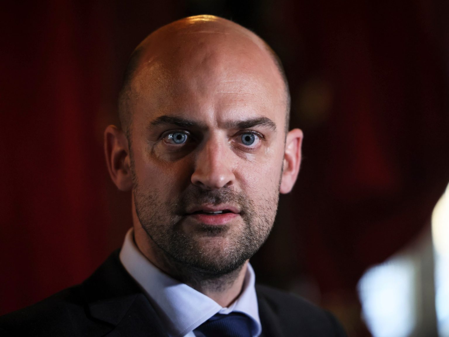 فرنسا تهدد بإعادة فرض عقوبات على إيران