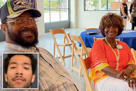 طعن سياسي تكساس بوبي ميتشل ، قتل الزوج بعد أن تعرض له هجوم من قبل حفيدهم في المنزل