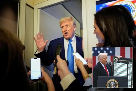 يقف ترامب إلى جانب تعريفة بعيدة المدى ، واصفاهم بأنه “شيء جميل أن نرى” مع انخفاض مستقبل الأسهم