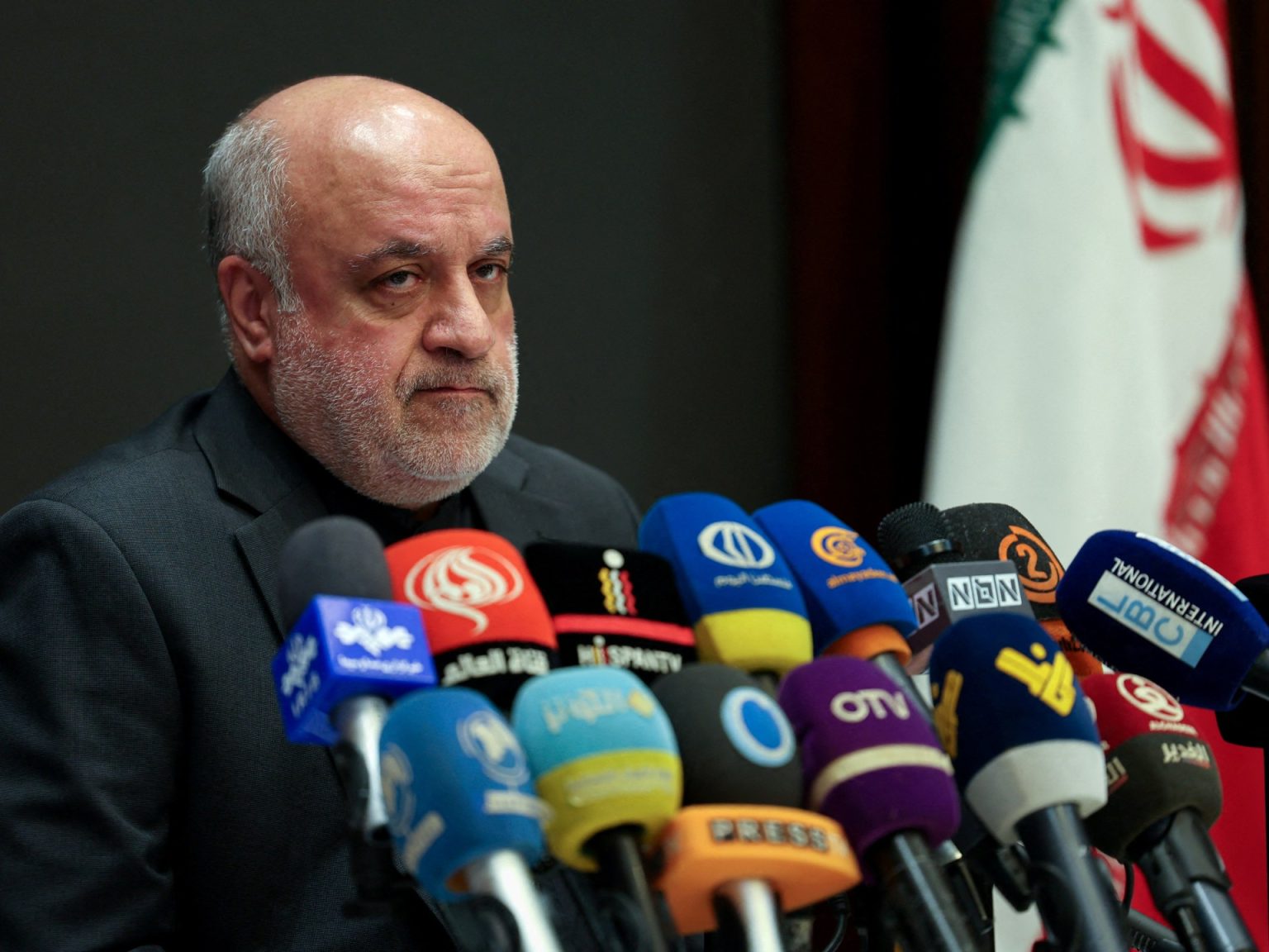 لبنان يستدعي سفير إيران بعد تعليقه على مساعي نزع سلاح حزب الله