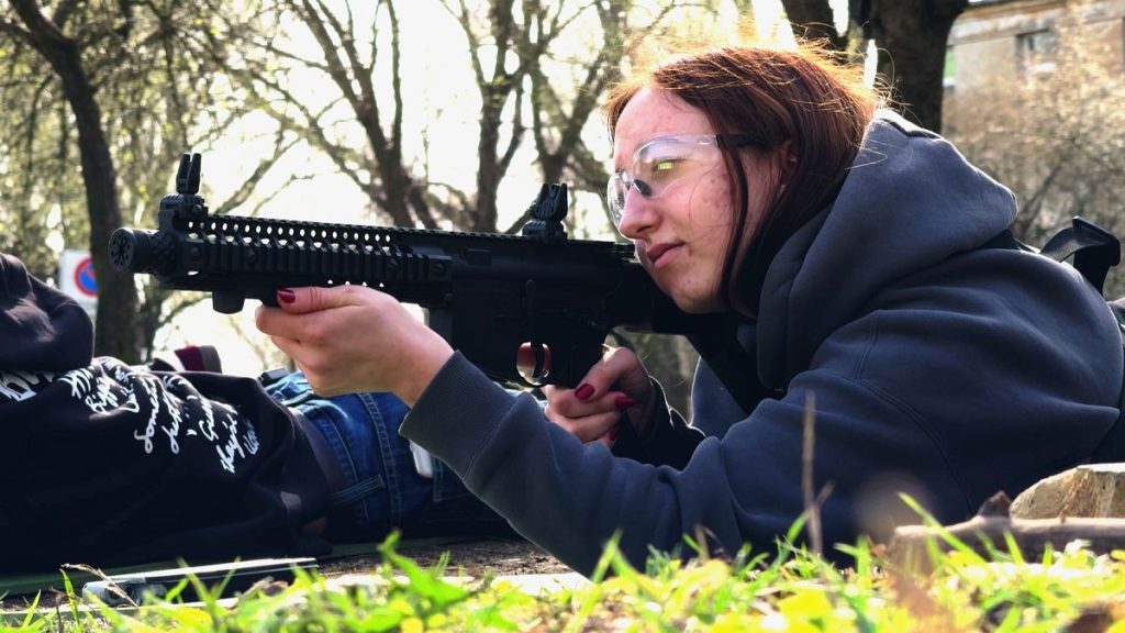 التدريب على إطلاق النار في المدارس وأسنان التنين على الحدود: تستعد لاتفيا لحالة الطوارئ