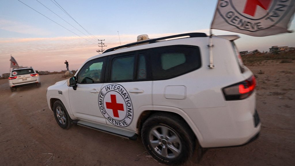 يقول مسؤول الصليب الأحمر إن الوضع الإنساني في غزة “كارثي” مع تحضير الحرب