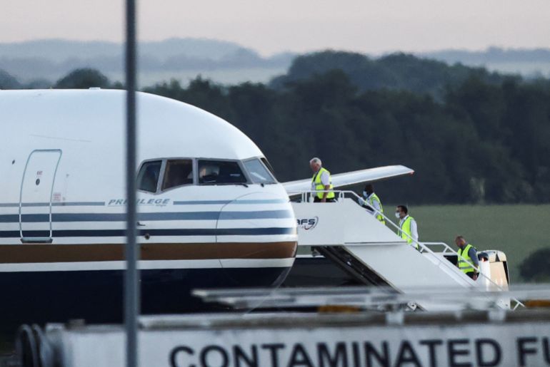 أعضاء مجلس الموظفين طائرة في Boscombe Down Air Base في Wiltshire ، المملكة المتحدة.