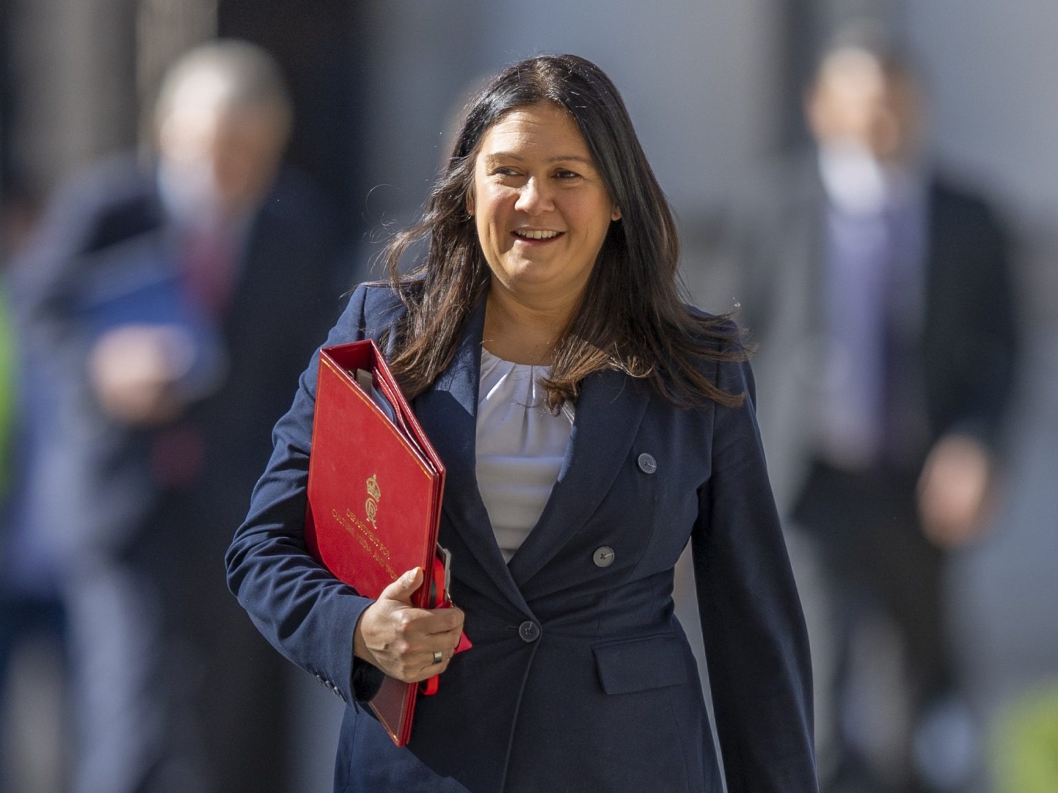 بريطانيا تعتزم السماح للأجانب بتملك 15% من صحفها