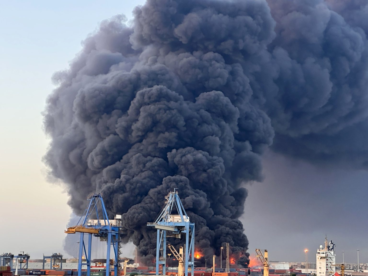 ما المنشآت الحيوية التي استهدفتها “الدعم السريع” في بورتسودان؟