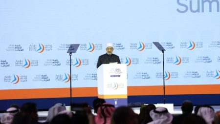 شيخ الأزهر: العرب والمسلمين عانوا من رسائل إعلامية شوهت صورتهم أمام الغرب