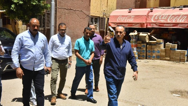 محافظ أسيوط: إزالة الإشغالات وتحسين البيئة بمنطقة مساكن عزبة السجن