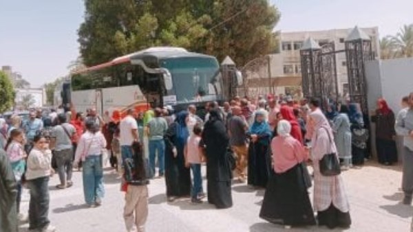 أخبار الوادي الجديد.. المحافظ يُودّع حجاج الجمعيات الأهلية والبيطري يعلن فتح المجازر الحكومية مجانًا خلال عيد الأضحى