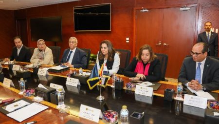 منال عوض: التنسيق مع الرقابة المالية لدعم التنمية المحلية وتحقيق الاستقرار الاجتماعي