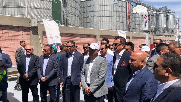 رئيس الوزراء يشهد افتتاح محطة الصب السائل بميناء غرب بورسعيد