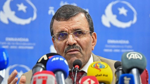 الحكم على رئيس الوزراء التونسي الأسبق بالسجن 34 عامًا.. فماذا فعل من جرائم؟