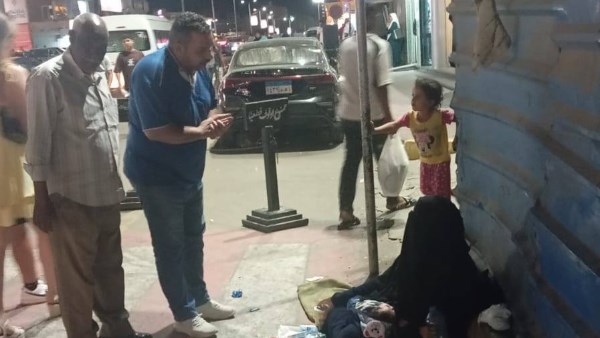 حملة مسائية مكثفة لمكافحة التسول في حي شمال الغردقة
