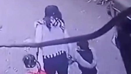 خلاف بين الأب والأم .. مفاجآت مثيرة حول فيديو خطـ.ـف طفل في توك توك