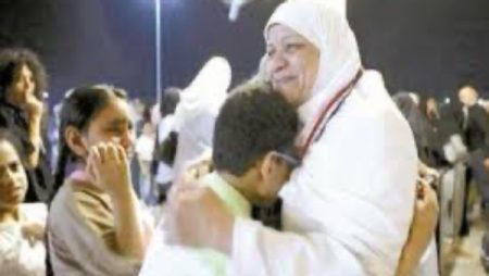 يا رايحين للنبي الغالي.. طبل ومزمار في فرحة حجاج البحيرة