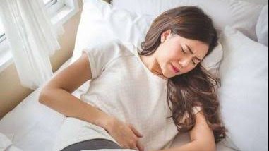 بدون أدوية.. مشروبات لعلاج تقلصات المعدة