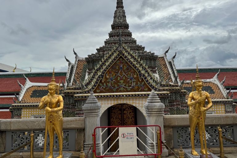 التماثيل في كل مكان داخل القصر الملكي الكبير في بانكوك عاصمة تايلند / تصوير أنس زكي - الجزيرة نت