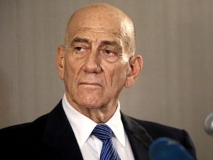 أولمرت يتهم إسرائيل بارتكاب جرائم حرب في الضفة