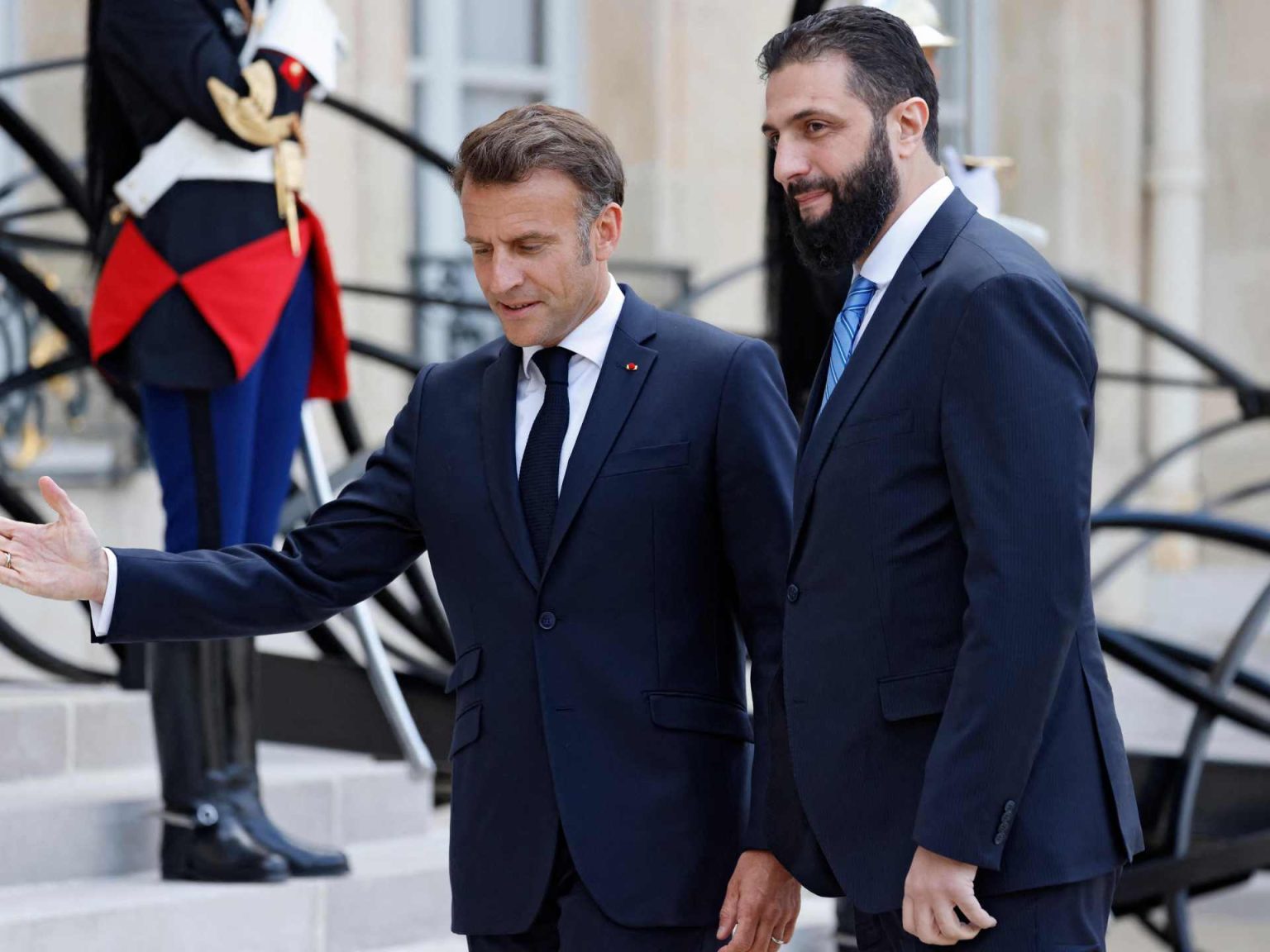 الشرع من باريس: مفاوضات غير مباشرة مع إسرائيل لتهدئة الأوضاع