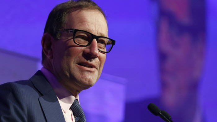 مطالبة ريتشارد ديزموند الوطنية اليانصيب مدعومة بالكشف