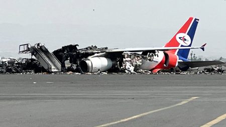 ناشطون يعلقون على قصف إسرائيل طائرة كانت ستنقل حجاجا يمنيين للمناسك