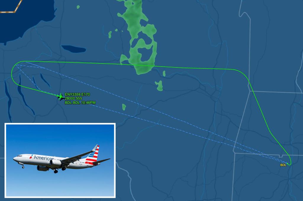 اتهم رجل كانساس برمي ، وسحب مضيفات طيران الخطوط الجوية الأمريكية ، مما دفع الطوارئ في الهواء