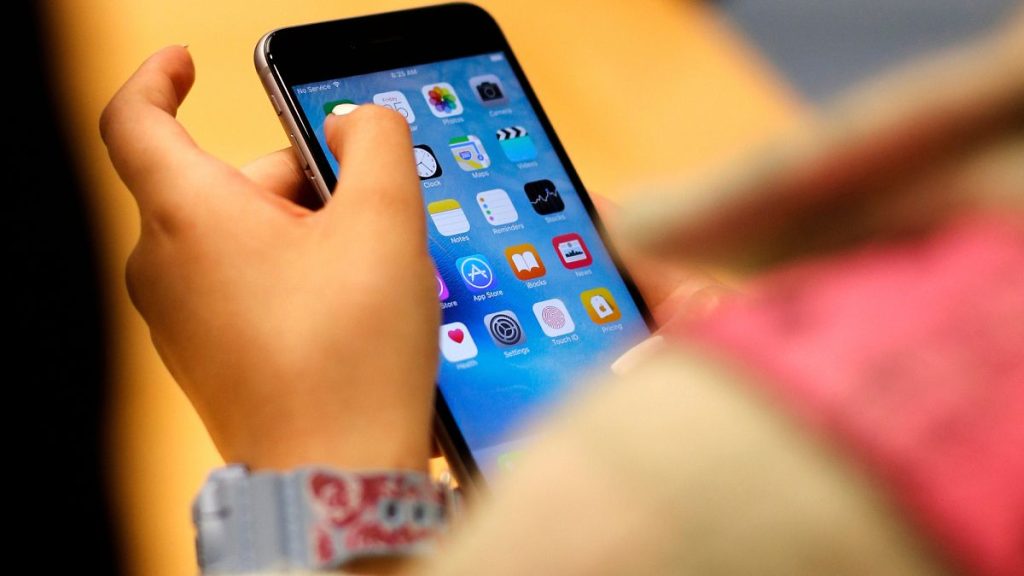 يبدأ النقاش حول وصول القاصرين إلى شبكات التواصل الاجتماعي بثلاث دول في الاتحاد الأوروبي