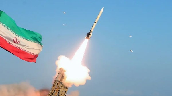 إعلام إيراني: انطلاق عملية “إعلان النصر” ضد قواعد أمريكية في العراق وقطر