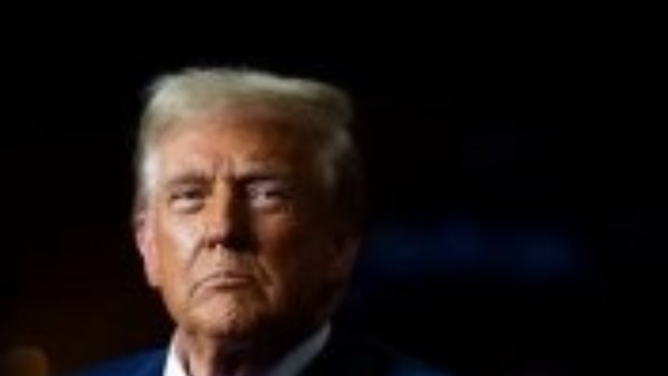 ترامب ينتقد دعوة الرئيس الروسي السابق بإرسال سلاح نووي لإيران من دولة ما