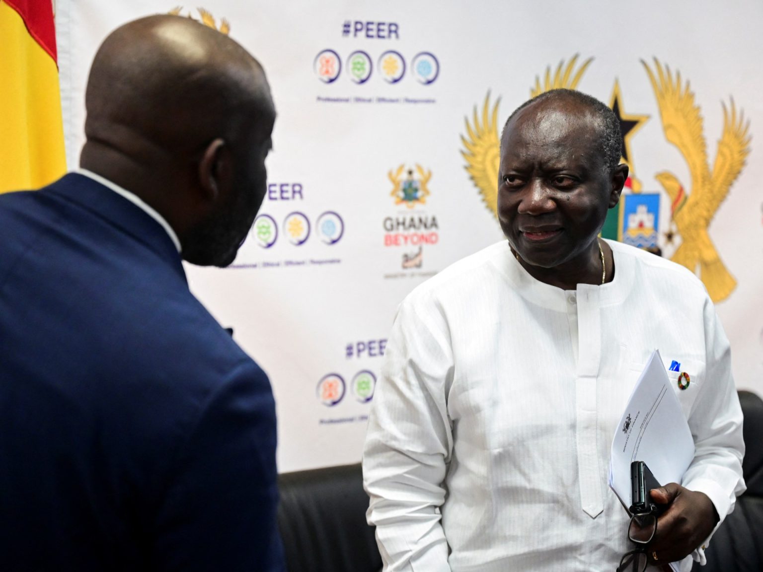 تم إصدار إشعار إنتربول الأحمر لوزير المالية السابق في غانا