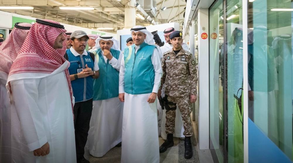 وزير الداخلية يقف على جاهزية قطار المشاعر