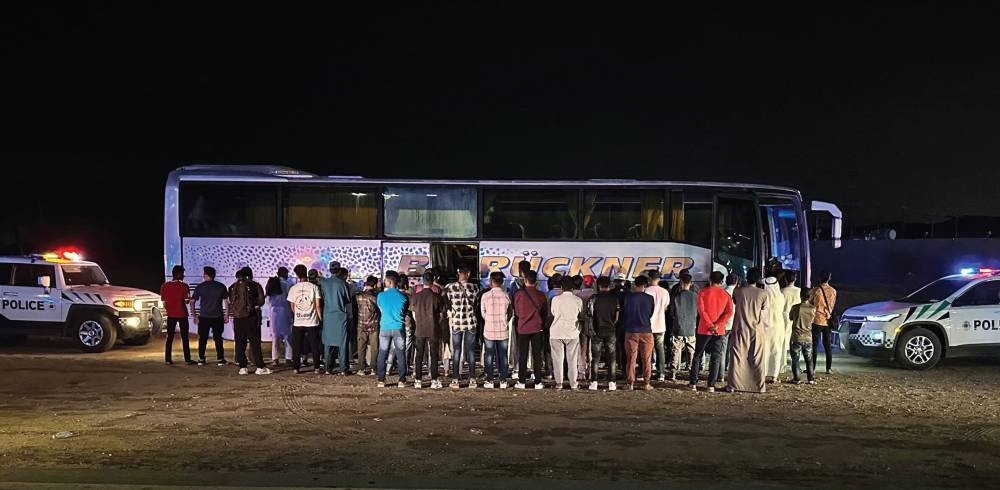 ضبط مواطنين حاولا إدخال 55 مخالفاً إلى مكة