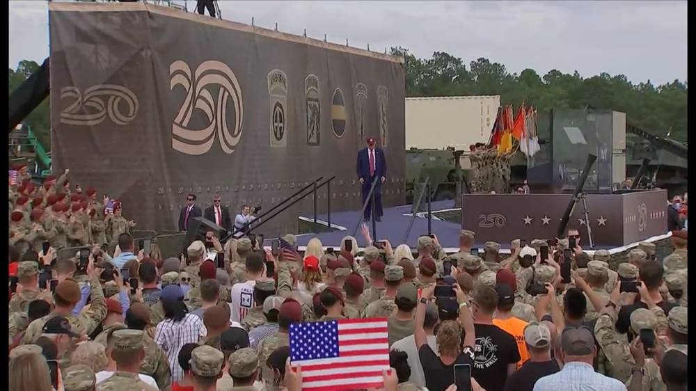 سيد «البيت الأبيض» : لوس أنجلوس تحترق !