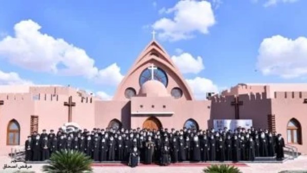 حكاية جينا وميلاد.. كورال الكنيسة جمعهم وبيغنوا مع بعض بـ 17 لغة