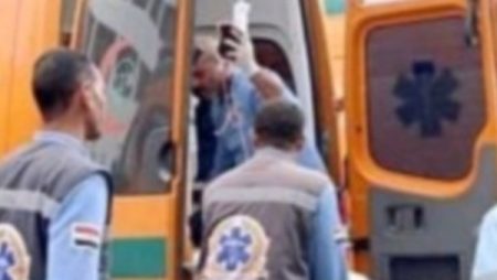 إصابة 6 أشخاص فى حادث انقلاب سيارة ملاكى بالطريق الصحراوى الغربى أسوان ـ القاهرة