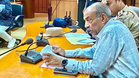 محافظ بورسعيد يناقش استعدادات المحافظة لامتحانات الثانوية العامة |صور