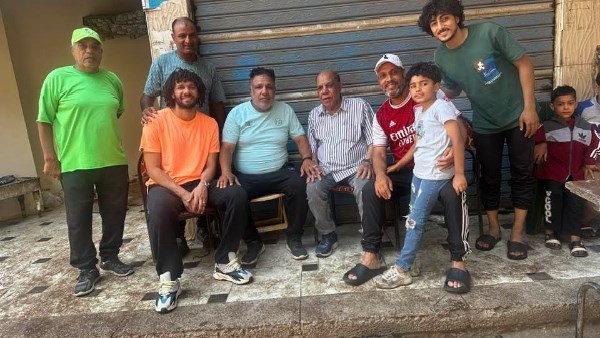 قبل سفره للغردقة.. محمد النني لاعب منتخب مصر ونادي الجزيرة ينحر أضحية مع أسرته بالمحلة قبل سفره للغردقة.. محمد النني لاعب منتخب مصر ونادي الجزيرة ينحر أضحية مع أسرته بالمحلة