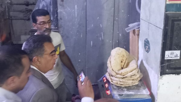 للتأكد من جودة الرغيف .. محافظ الدقهلية يتفقد بعض المخابز