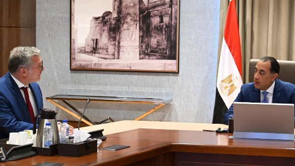 رئيس الوزراء يلتقى وزير البترول والثروة المعدنية لمتابعة ملفات العمل