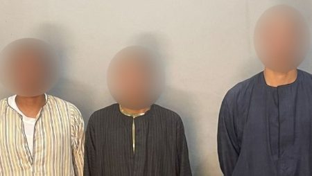 لعب عيال.. تفاصيل الاعتداء على توكتوك بالأسلحة النارية في أسيوط| فيديو