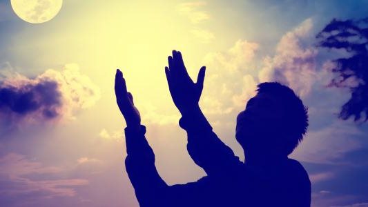 دعاء قبل الفجر.. 9 كلمات تنقلك من ضيق العيش لسعة الرزق